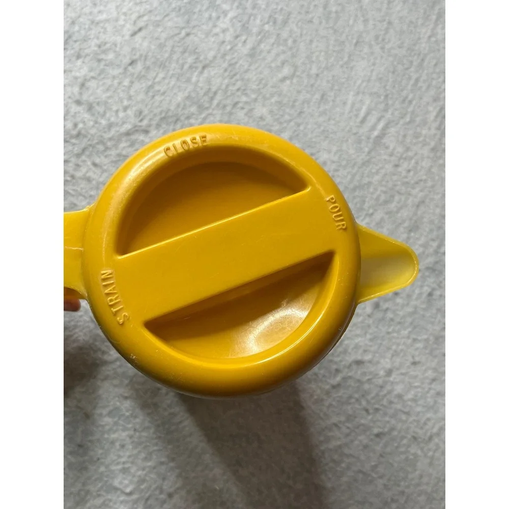Vintage 70s Yellow Plastic Pitcher with Pour Spout and Handle‎ Kitchenware
